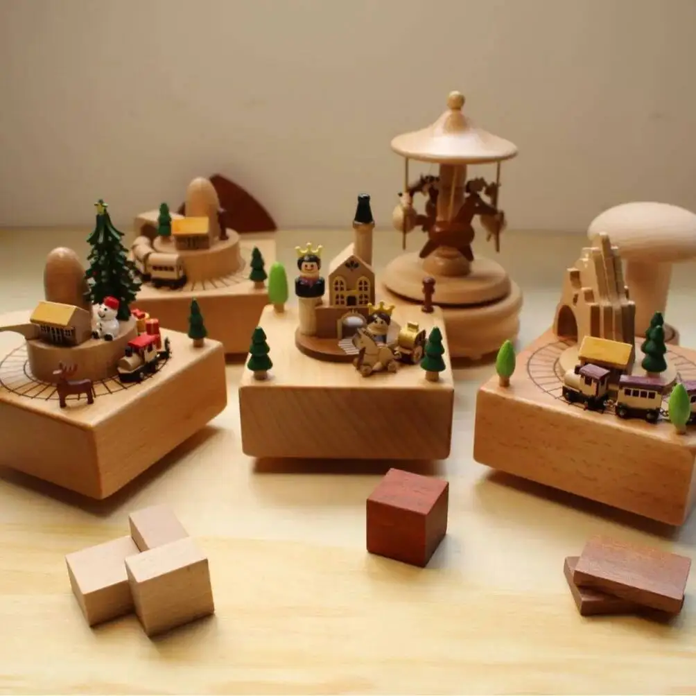 Wooden Carousel Music Box Retro Ornaments Cartoon Hand Cranked Musical Box for Christmas Birthday Gifts Desk Decoration Ornament