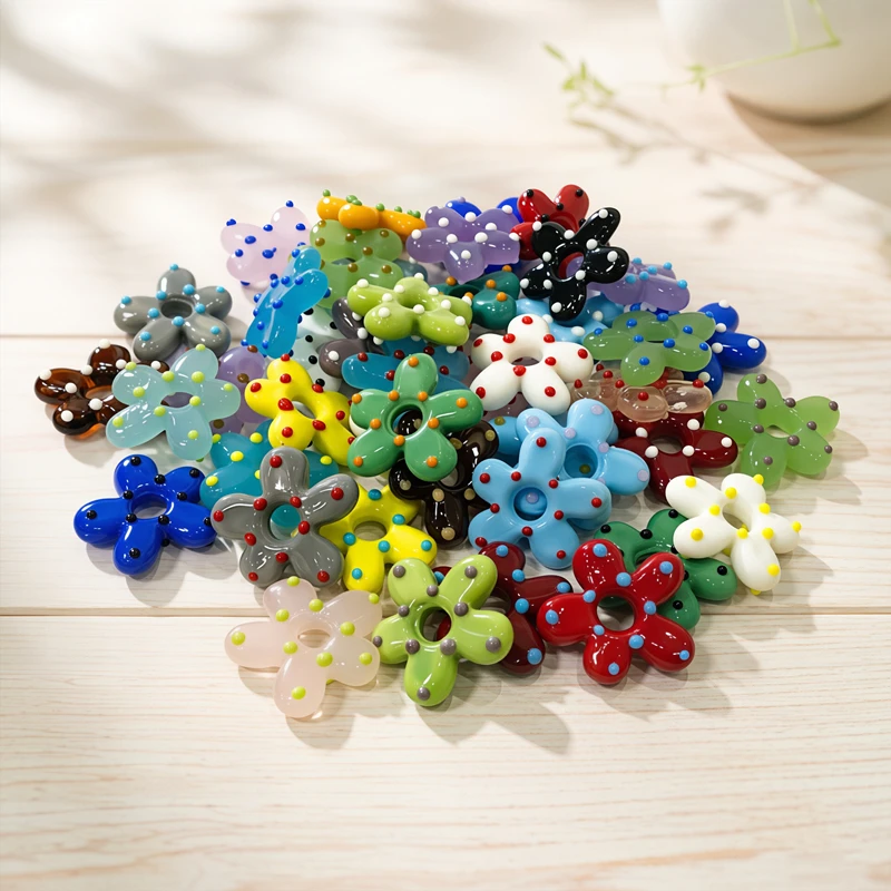 2pcs contas de vidro flores ocos colorido dopamina charm de flor mini ins acessórios de jóias DIY feito à mão presente de festa para amantes de artesanato decoração criativa peças para fazer pulseiras colares brincos