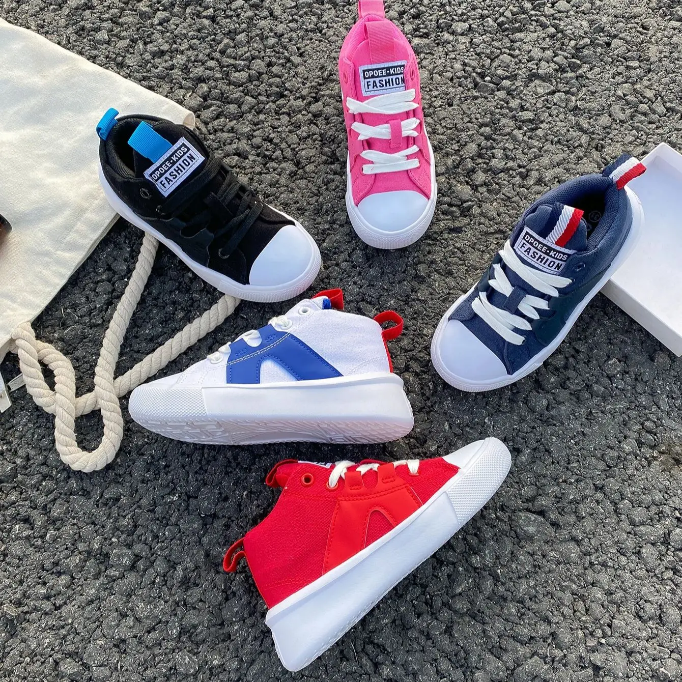 

8012 Модные, дышащие, легкие детские спортивные кроссовки, стильные кеды для мальчиков и девочек, однотонные кроссовки.