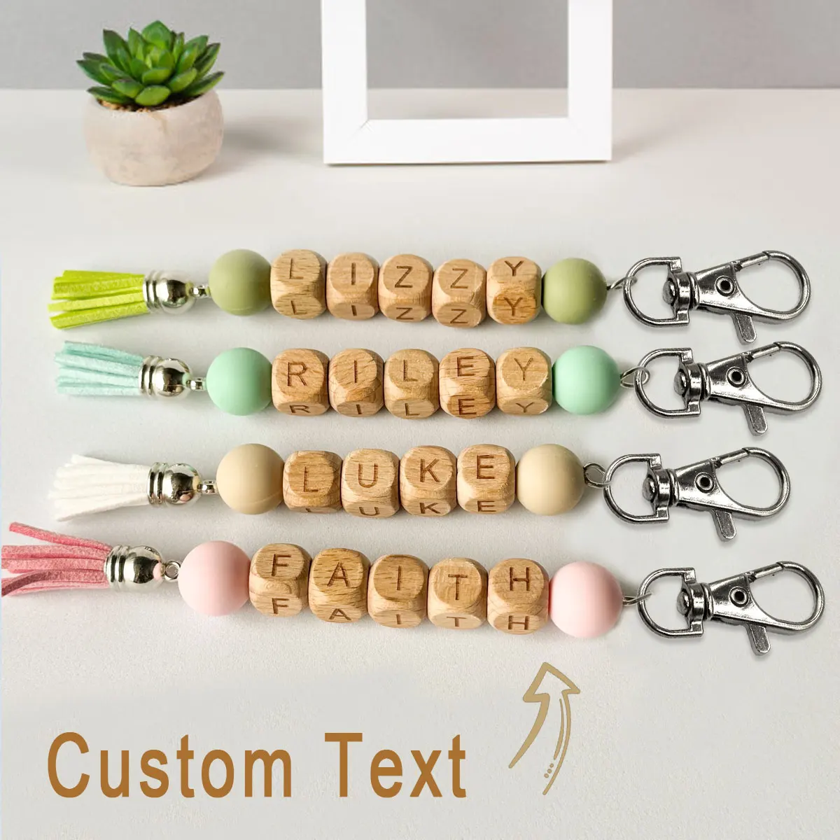 قطعة واحدة من سلسلة المفاتيح المخصصة المصنوعة من السيليكون المطرز مع عناصر شرابة متعددة الألوان، هدية قلادة فريدة من نوعها على ظهره مخصصة