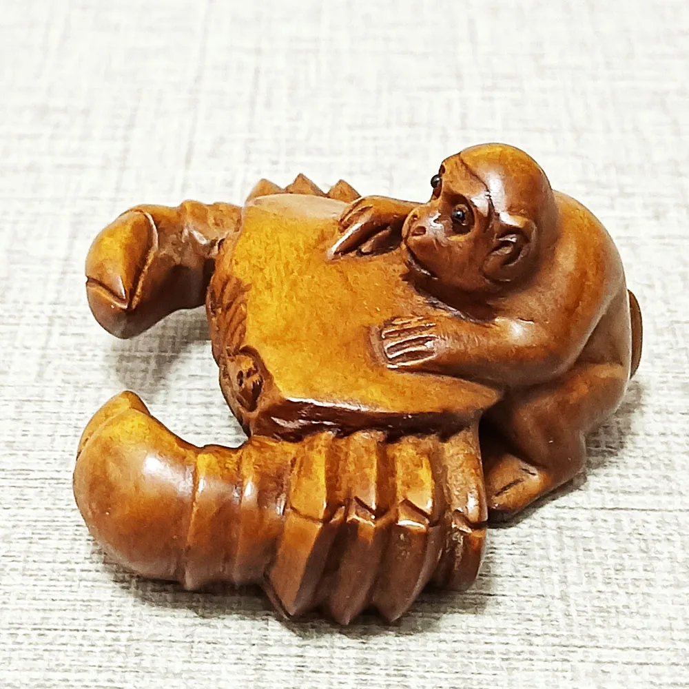 Y118, 2 INCH Japanese Boxwood Hand Carved Netsuke Sculpture Miniature : Monkey Taxi Crab