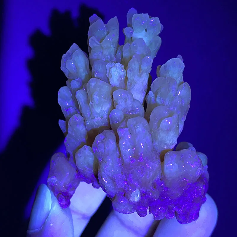 100%  Natural Crystalline stone (Fluorescence effect)Mineral Specimens Stones and Healing Crystal