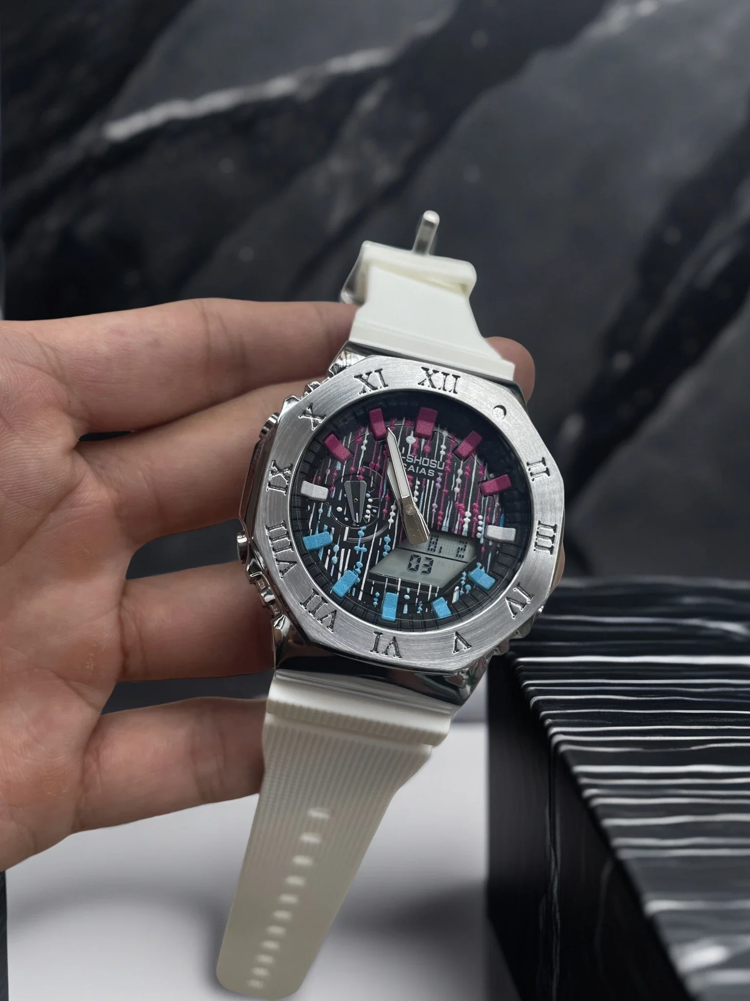 

Электронные спортивные цифровые часы унисекс, светодиодные многофункциональные GM с большим циферблатом. Все стрелки, которые можно управлять серии из дуба.