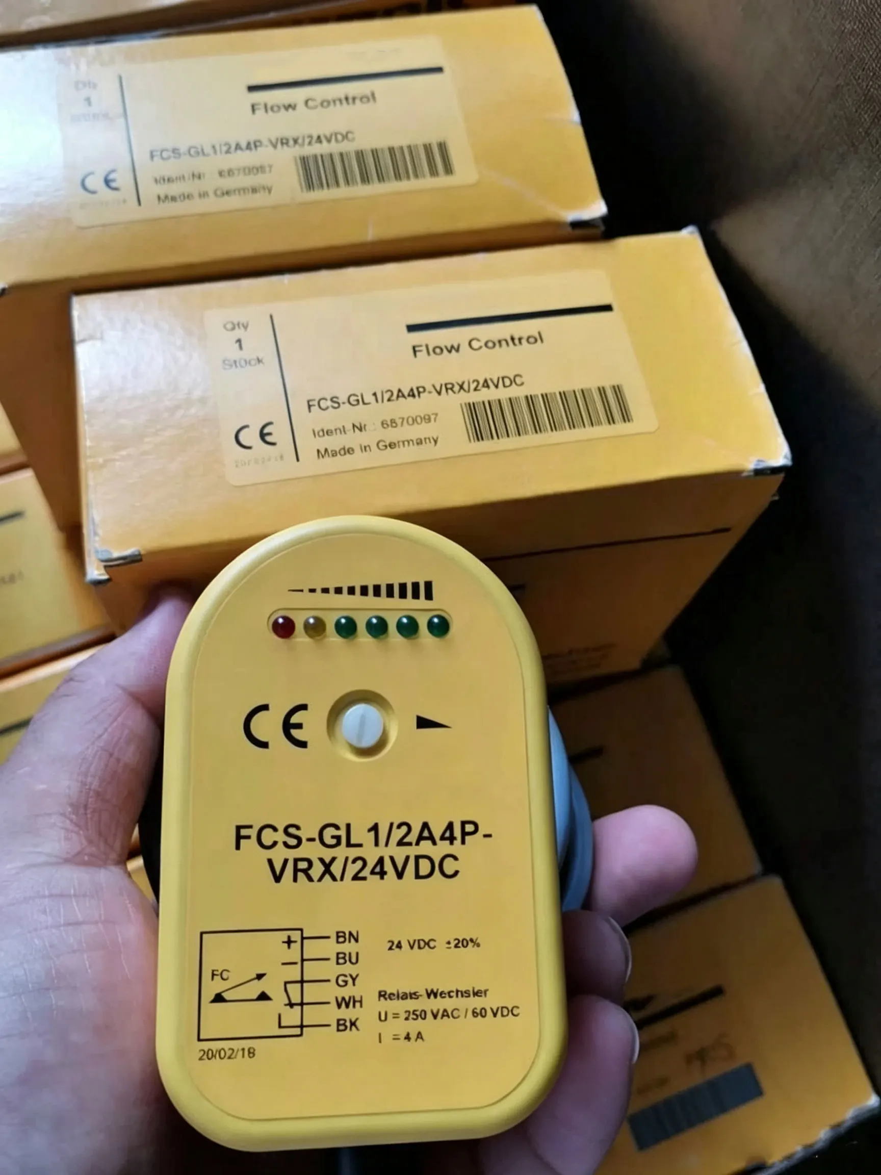 100% New and Original Pressure Switches FCS-GL1/2A4P-VRX/24VDC FedEx /UPS / DHL fast delivery Warranty One-year