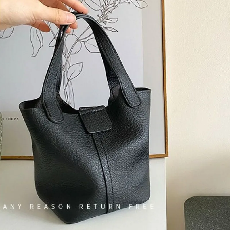 2024 New Handbag Summer Casual Bucket Bag Versatile One Shoulder Crossbody Bag Simple and Lightweight Women's Bags Clutches