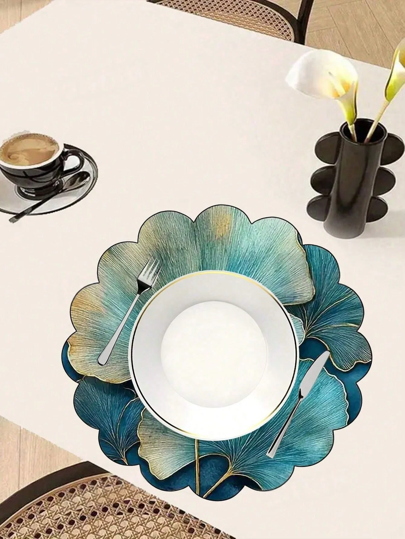 2/4 PIECES Blue Almond Leaf Table Mats - Washable, Anti-Slip, Heat-Resistant - Round Table Mats for Parties and Home Use