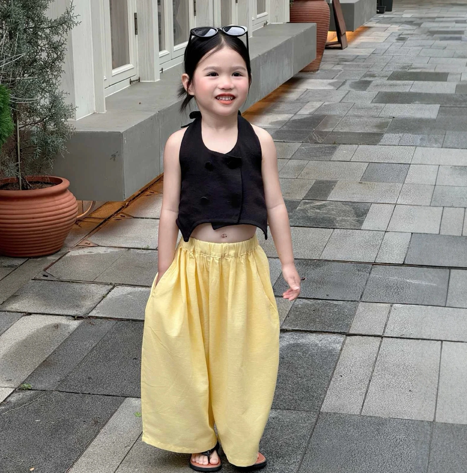 Korean Girls Summer Black Double Breasted Linen Backless Hanging Neck Top Yellow Linen Wide Leg Casual Pants