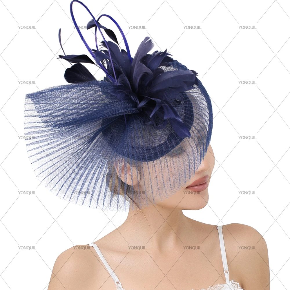 Hochwertige Sinamay-Fascinator-Modehüte für Frauen mit Blumenschleier, modische, elegante Brautmütze, Kopfbedeckung mit Feder – Detail 4