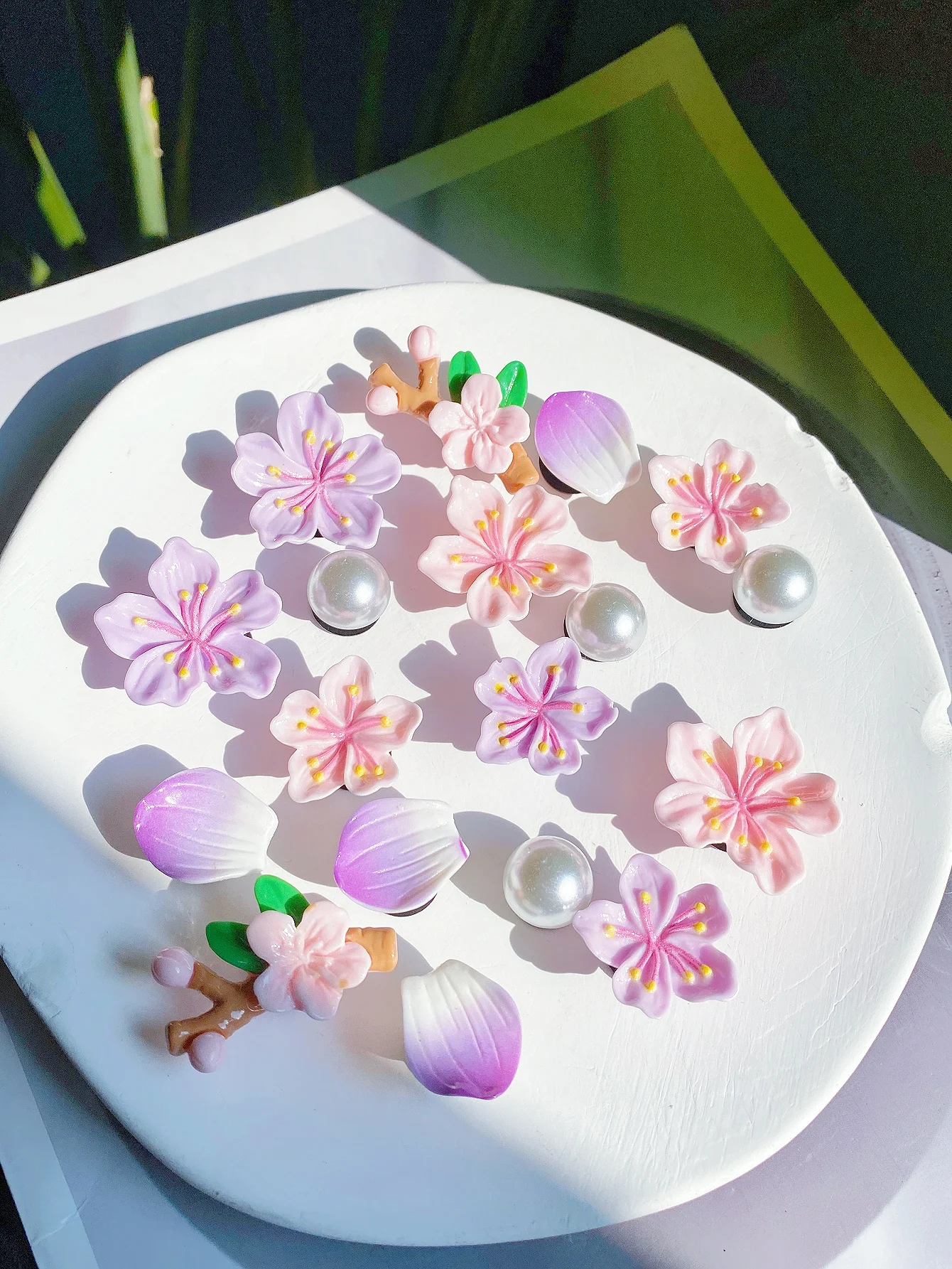 18pcs Fashionable Bright Flower Shoe Charms. DIY Detachable 