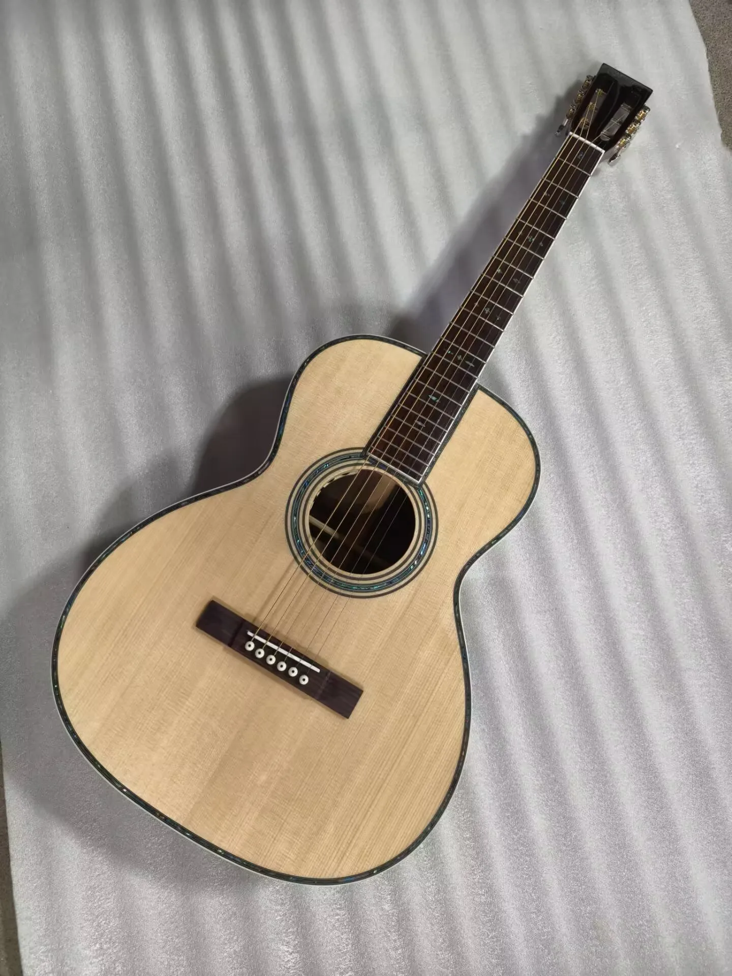 

Корпус салонной электроакустической гитары, сплошной верх, слот с открытой головкой, лучшая дорожная гитара