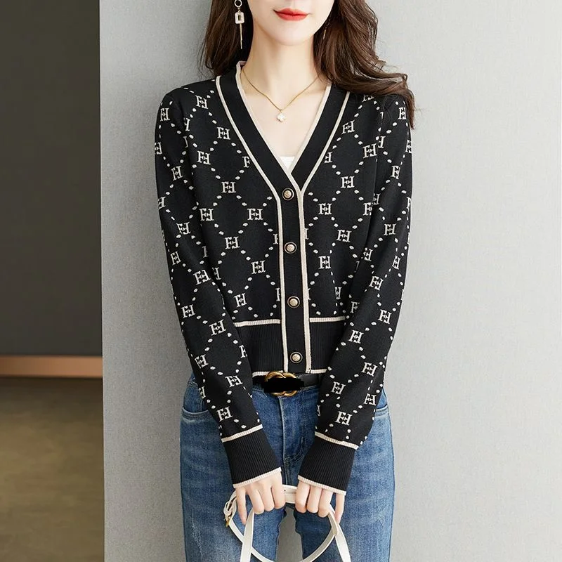 New in Outerwears V-neck Long Sleeve Wool Cardigans Women Vintage Geometric Plaid Knit Sweater Tops Mom\'s Sweater Spring Fashion