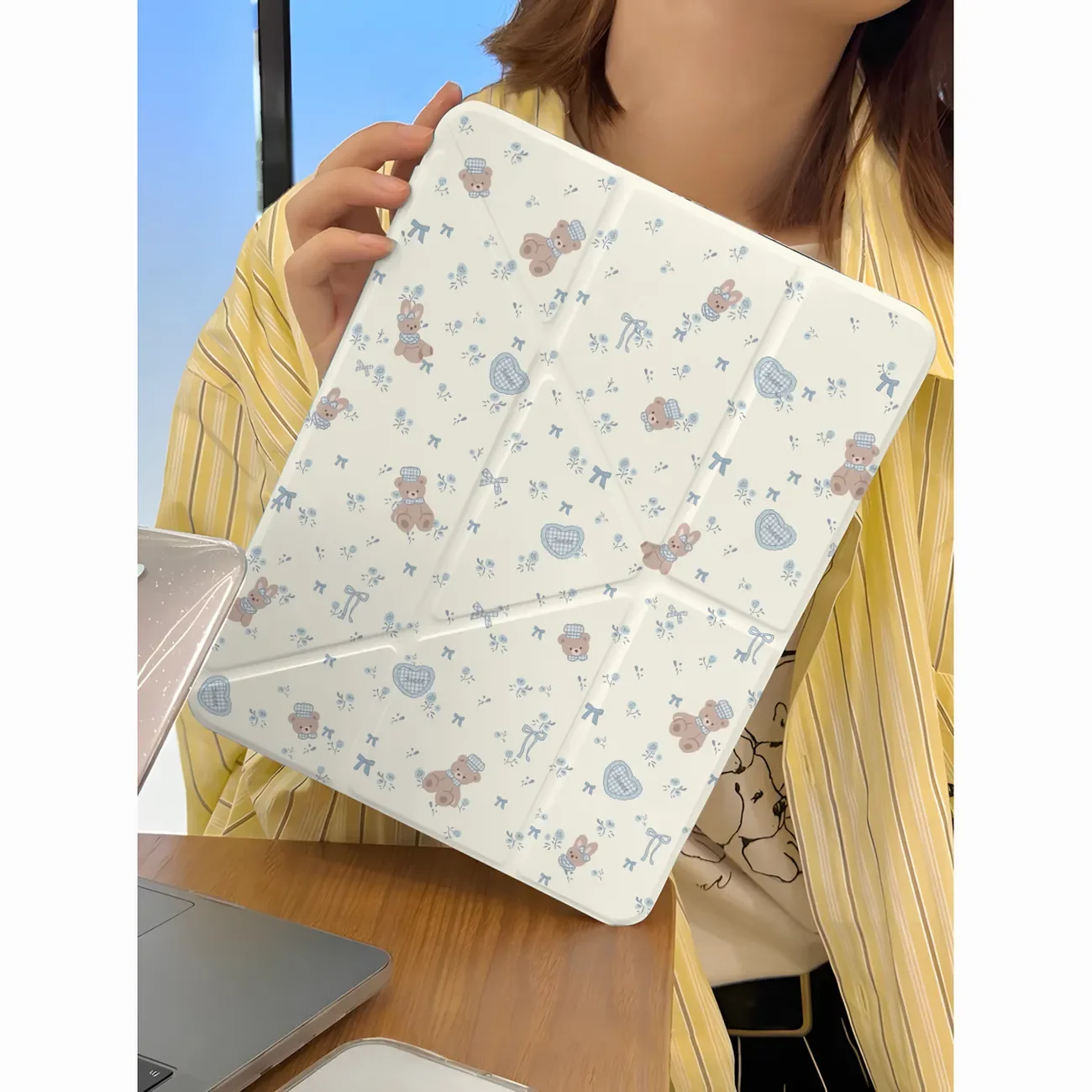 Floral Print Bear and Rabbit For iPad Case iPad Air4 5 6 Pro 11 12.9 13 M4 10.9 Mini7 6 Smart Y Folded Edge Case with Pen Holder