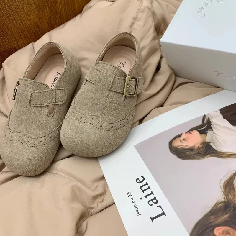 Kinder-Mokassins im Retro-Stil mit weicher Sohle für Jungen und Mädchen, Freizeitschuhe in Unifarben, Vielseitig, 2026 Brandneue Kinder-Flachschuhe mit Klettverschluss – Detail 6