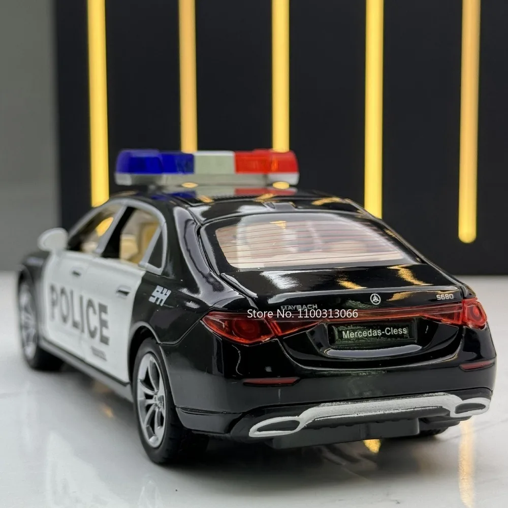 1/32 Scale Alloy Car Model Metal Diecasts S680 Police Car Model with Light Sound Pull Back Function Toy for Boy Collection Gifts