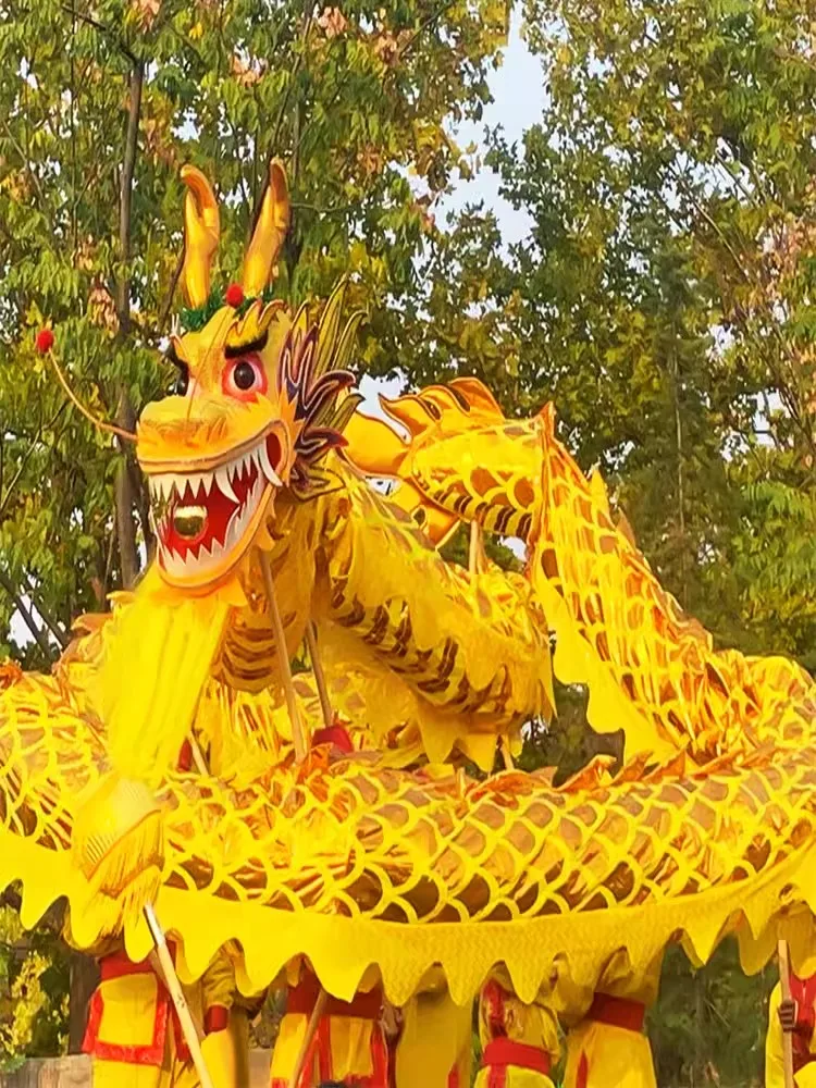 ทั้งชุดเต้นรำมังกรของอุปกรณ์ประกอบฉากมังกรทองร้อนเพื่อส่งลูกปัดเสื้อผ้ามังกร