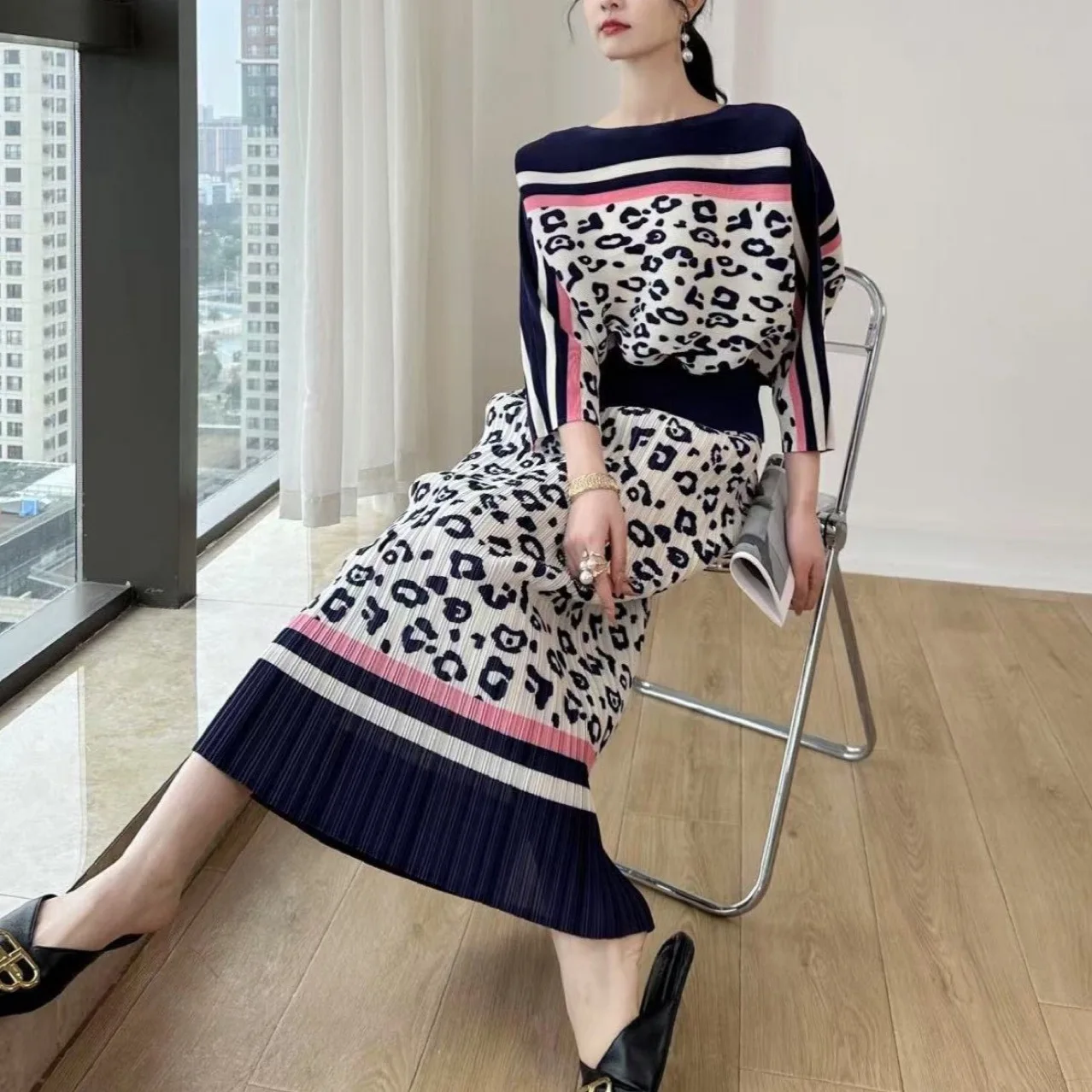 2025 미야케 봄 여성 정장 패션 투피스 세트 박쥐 소매 탑 주름 스커트 프린트 불규칙 의류