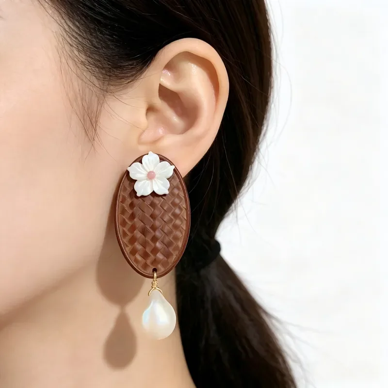 Natural white shell carved wood earrings, strong light special-shaped freshwater pearl long earrings, national style retro