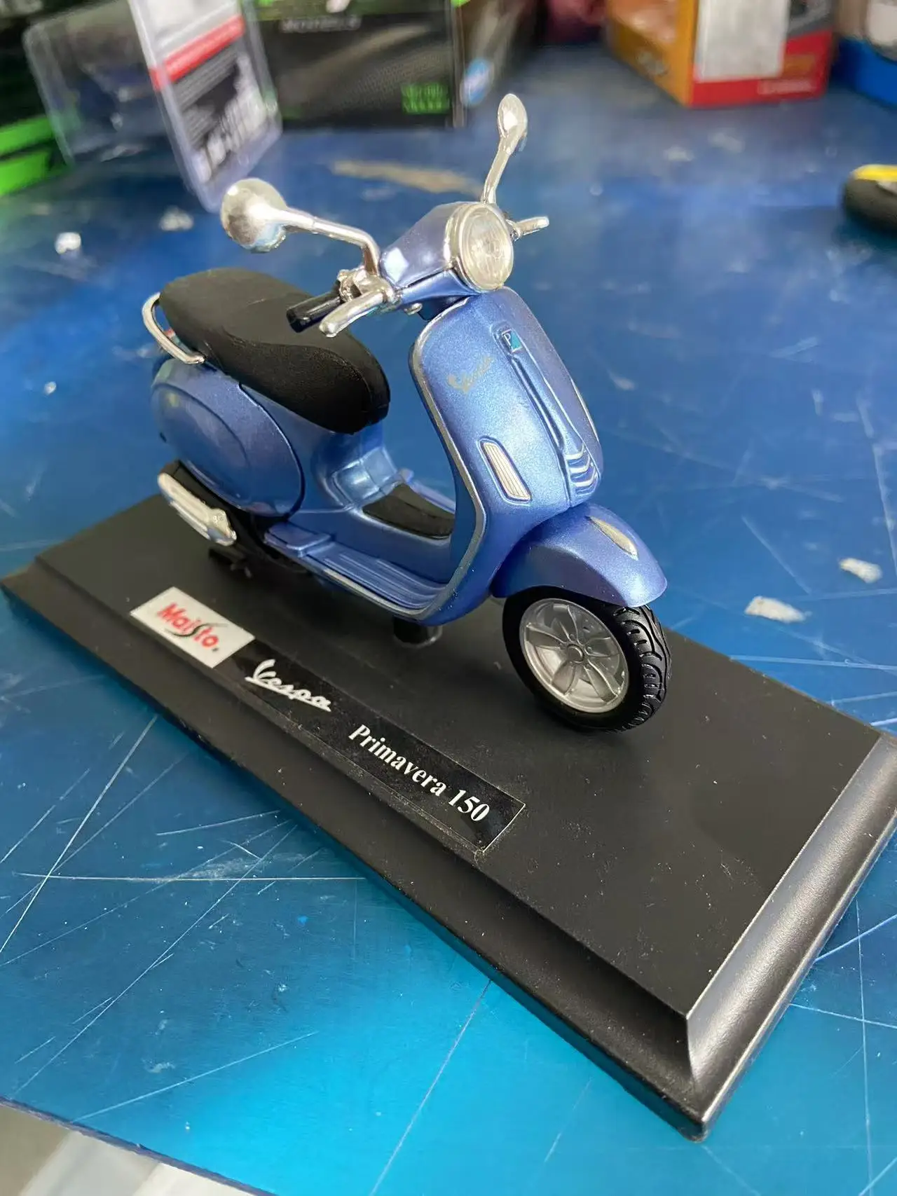 Maisto 1:18 2017 Vespa GTS 300 Motorcycle alloy Motorcycle model