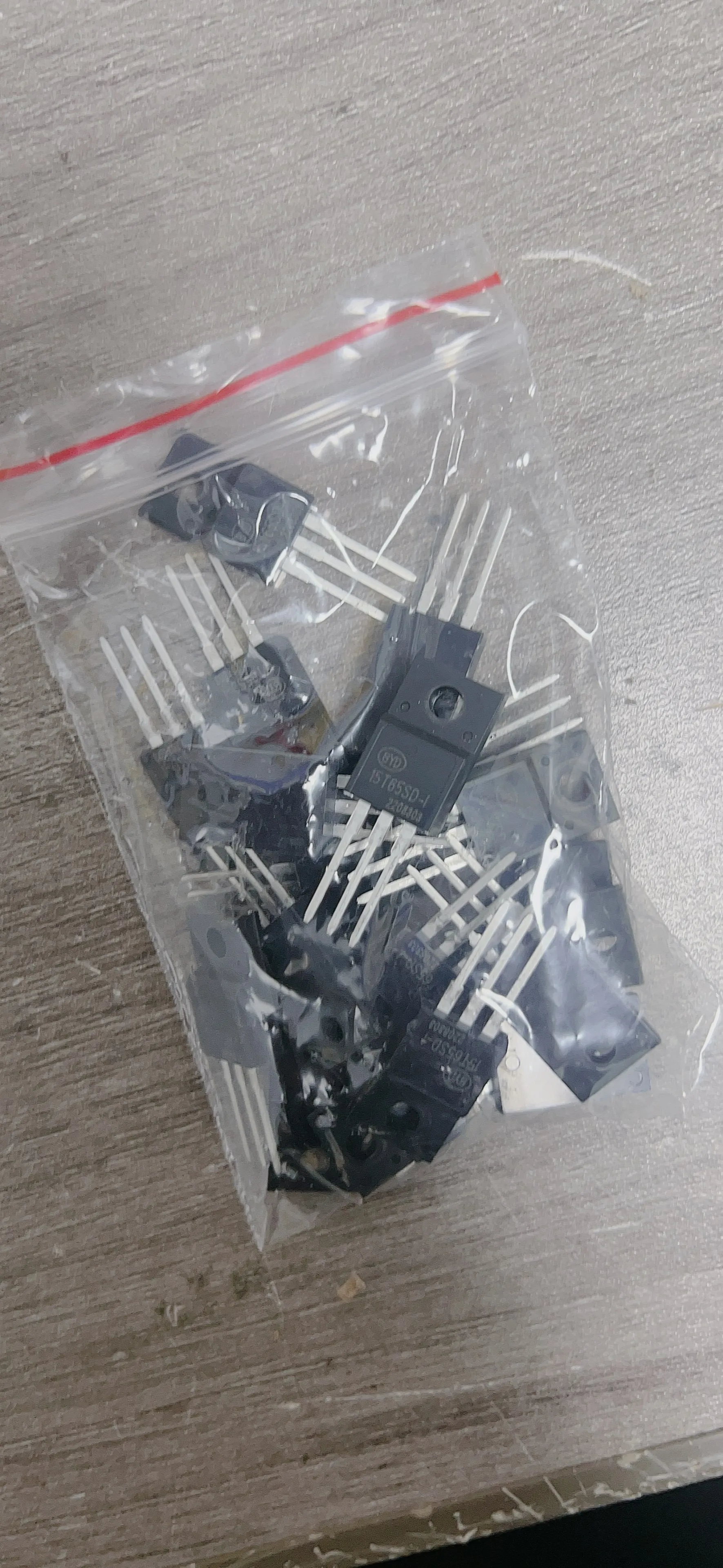 15T65SD-I BGF15T65SD-I Brand New Stock Tube 15A 650 Volt         20PCS