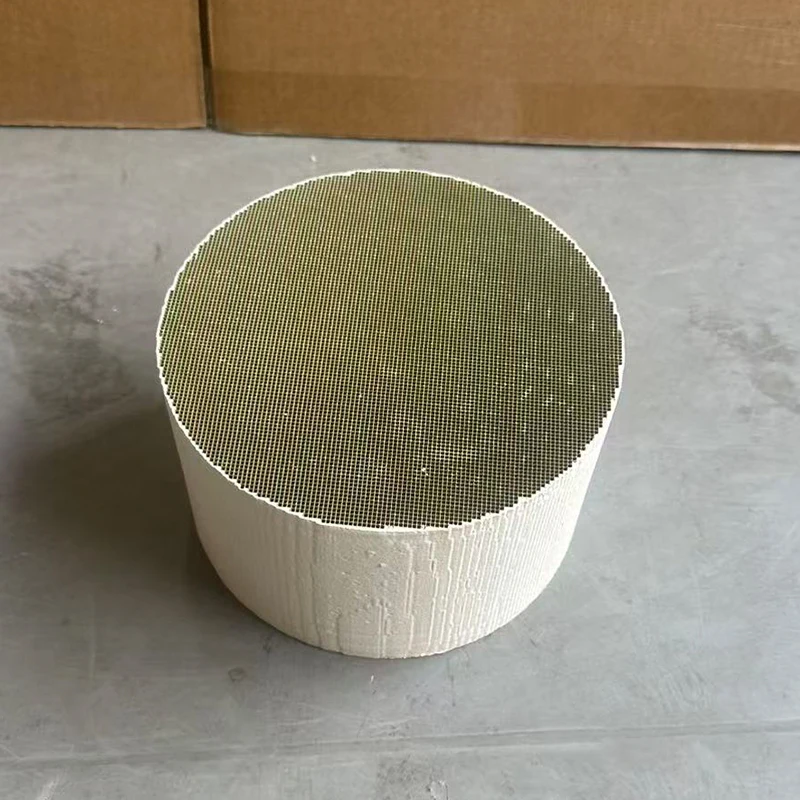 Diameter 132mm Copper-Based SCR Catalyst Honeycomb Core for Diesel Truck Urea AdBlue Exhaust System Replacement Components