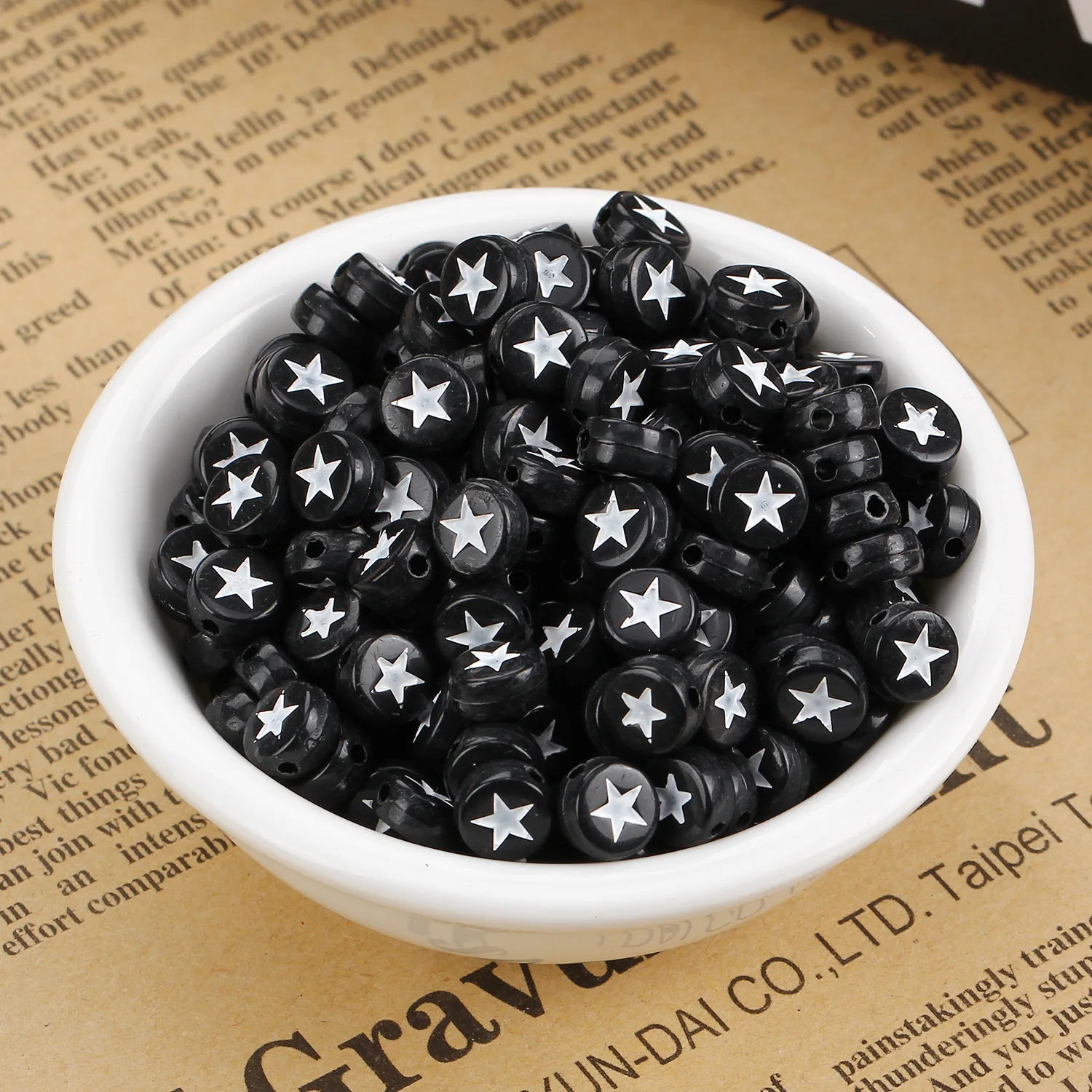 

Модные 4*7 мм, черно-белые плоские монеты круглой формы, акриловые пластиковые бусины-разделители Kawaii со звездами, подходят для украшения, аксессуары, 3000 шт.