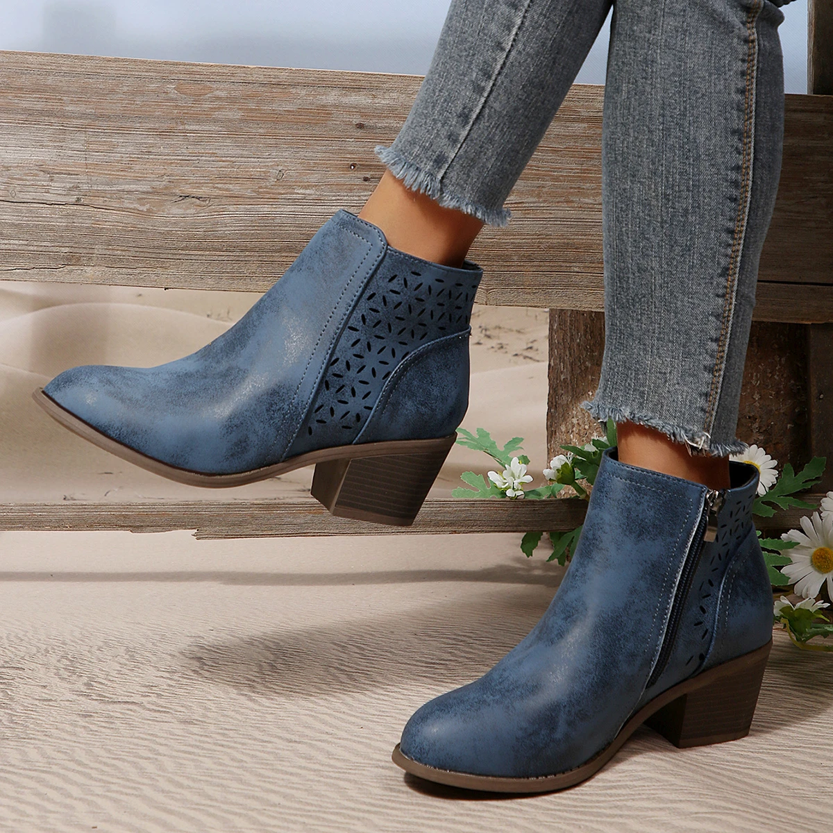 Damen-Stiefeletten, neue Modelle in großen Größen, modische Stiefel mit spitzer Zehenpartie und kantigem Absatz, Damenschuhe für Herbst und Winter, mit seitlichem Reißverschluss, Damenschuhe, Größen 36–43. – Detail 2