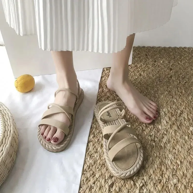 

Женские сандалии без каблука в римском стиле с открытым носком, плоская резиновая подошва, для пляжа и улицы, лето 2025, Корея, повседневные, F H Vip