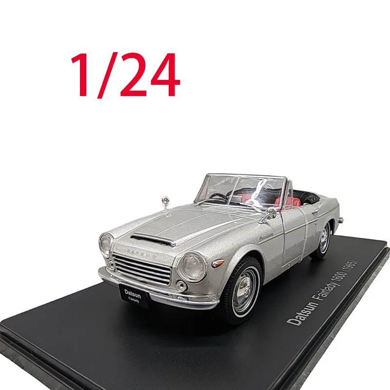 

Diecast 1/24 Scale Nissan Alloy Car Model Nissan Datsun Fairlady 1600 1965 Play Vehicles Toys for Boys Original Box