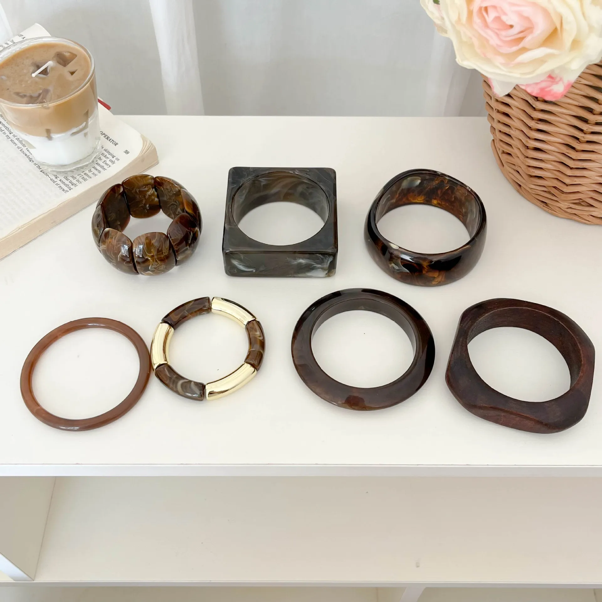 Vintage Coffee Resin Cuff Charms Wide Bracelets Bangles For Women Acrylic Wide Open Wrist Elastic Geometric Bangle Pulseras