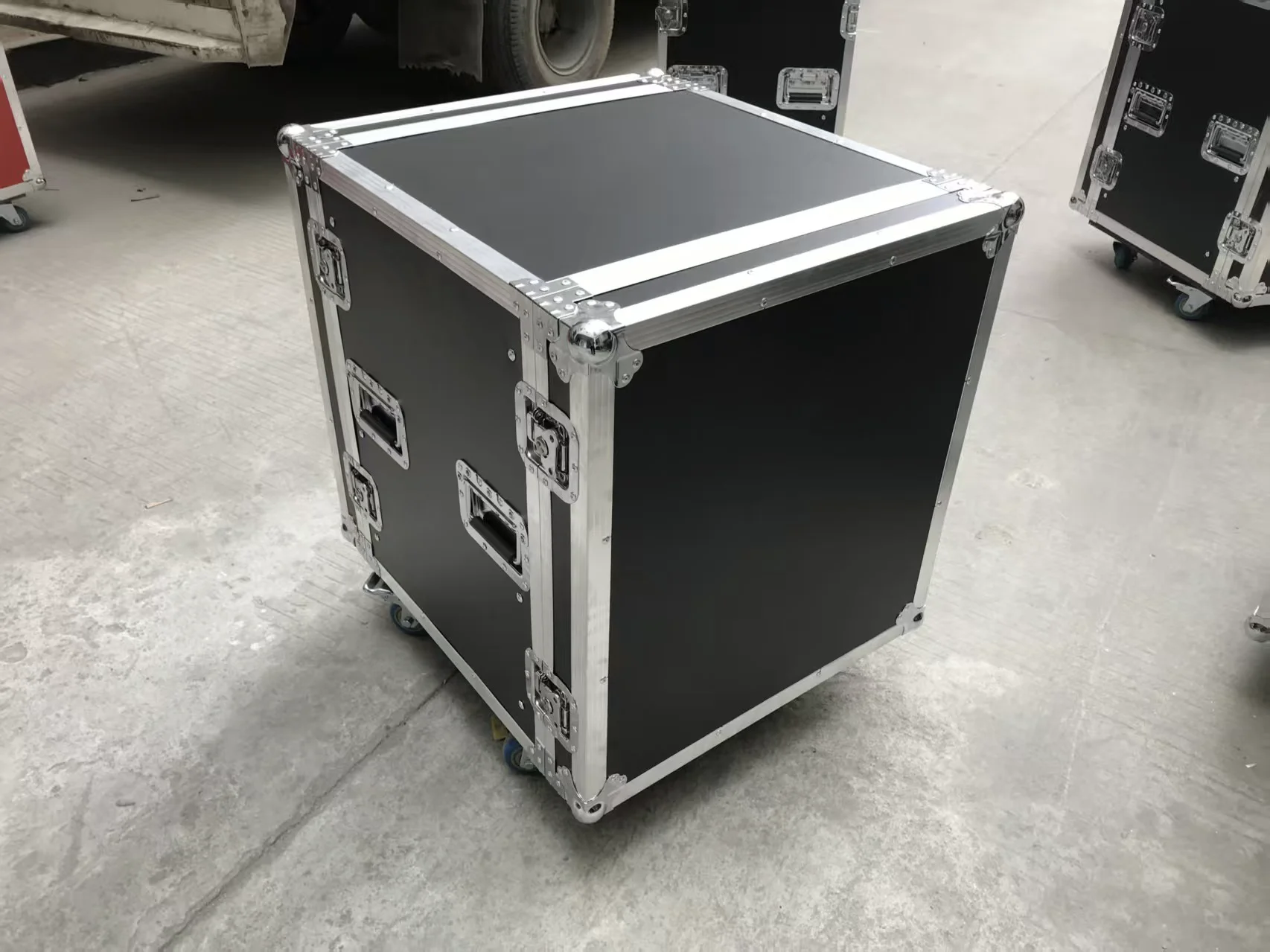 Aluminum Shockproof Power Amplifier Rack Case Standard Custom Waterproof Equipment Rack Box