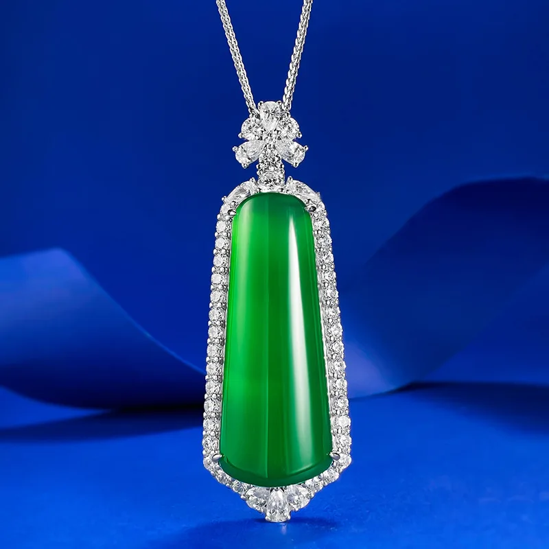 

The new S925 silver inlaid jade color imperial green pendant with green chalcedony necklace is adjustable