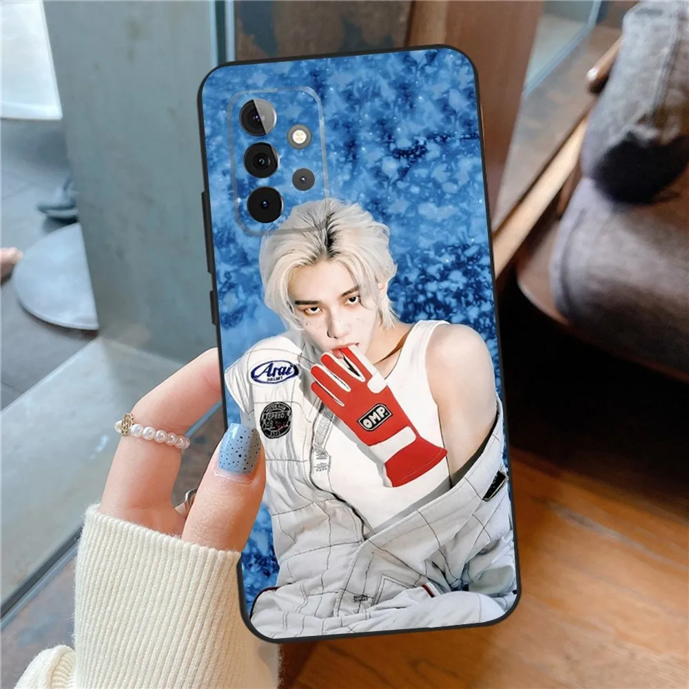 Kpop H-Hyunjin Phone Case For SamsungS24,23,22,21,S20 ,Pro10,S30Plus,S9,20lite Ultra Black Cover