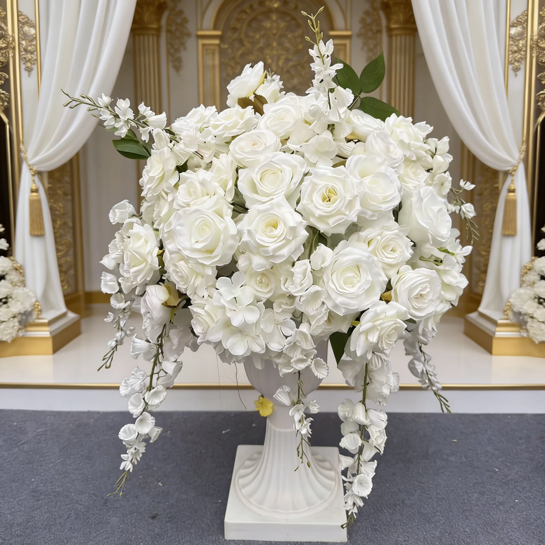 sfera-di-fiori-artificiali-bianchi-per-decorazioni-nuziali-centrotavola-decorazioni-floreali-per-la-strada-composizioni-floreali-di-lusso-per-feste
