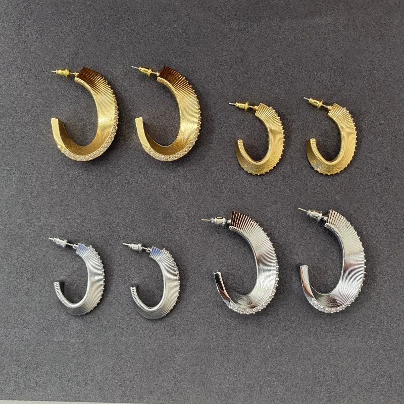 

2026 fashion classic European and American retro luxury sparkling zircon irregular simple earrings fashion banquet gift