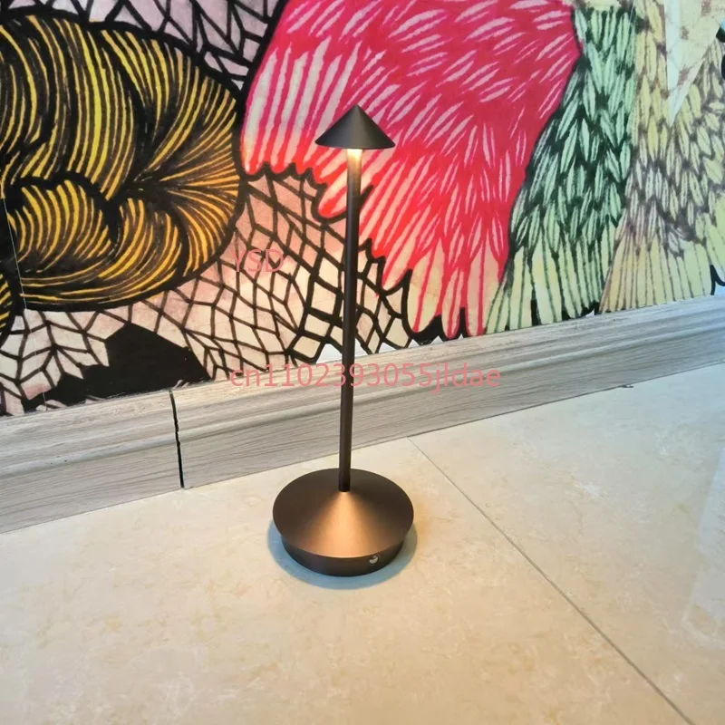 Lámpara de Noche LED de Aluminio Oxidado |   Zafferano Pina Pro, Inalámbrico Recargable, 4 Ajustes de Temperatura de Color