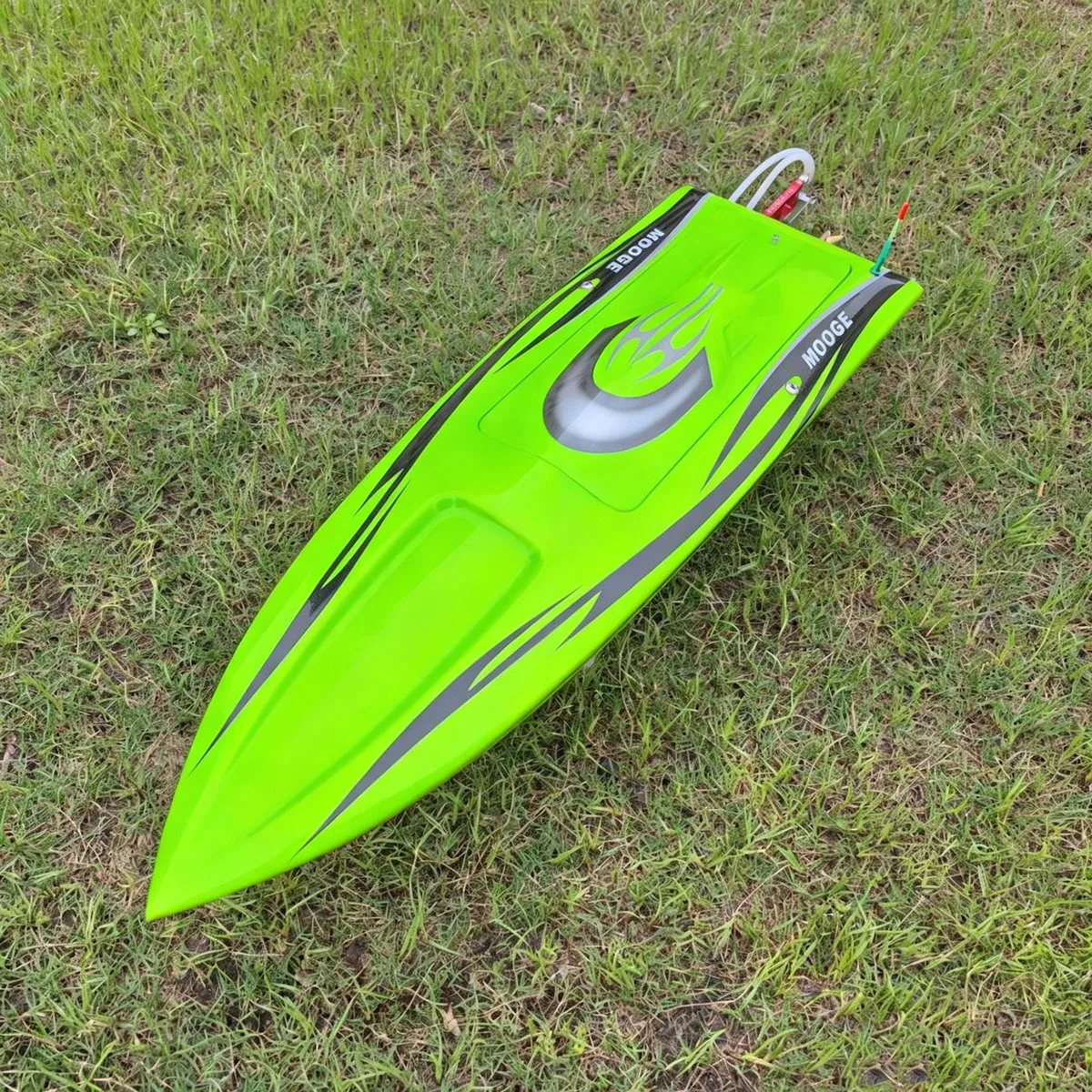 RC Speed ​​Boat 84.5cm Brushless Motor Driven Remote Control Boat Made of Fiberglass RC Schiffe Model Ship Toy