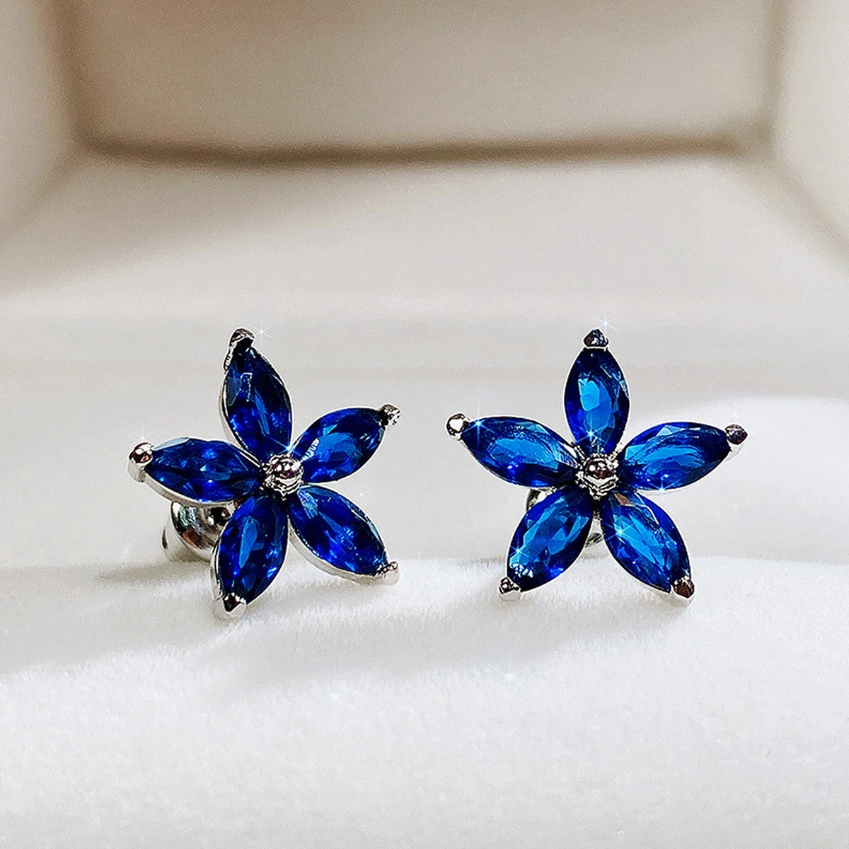 

1 Pair of Lady Colored Star Earrings, Sweet Flower Pentagram