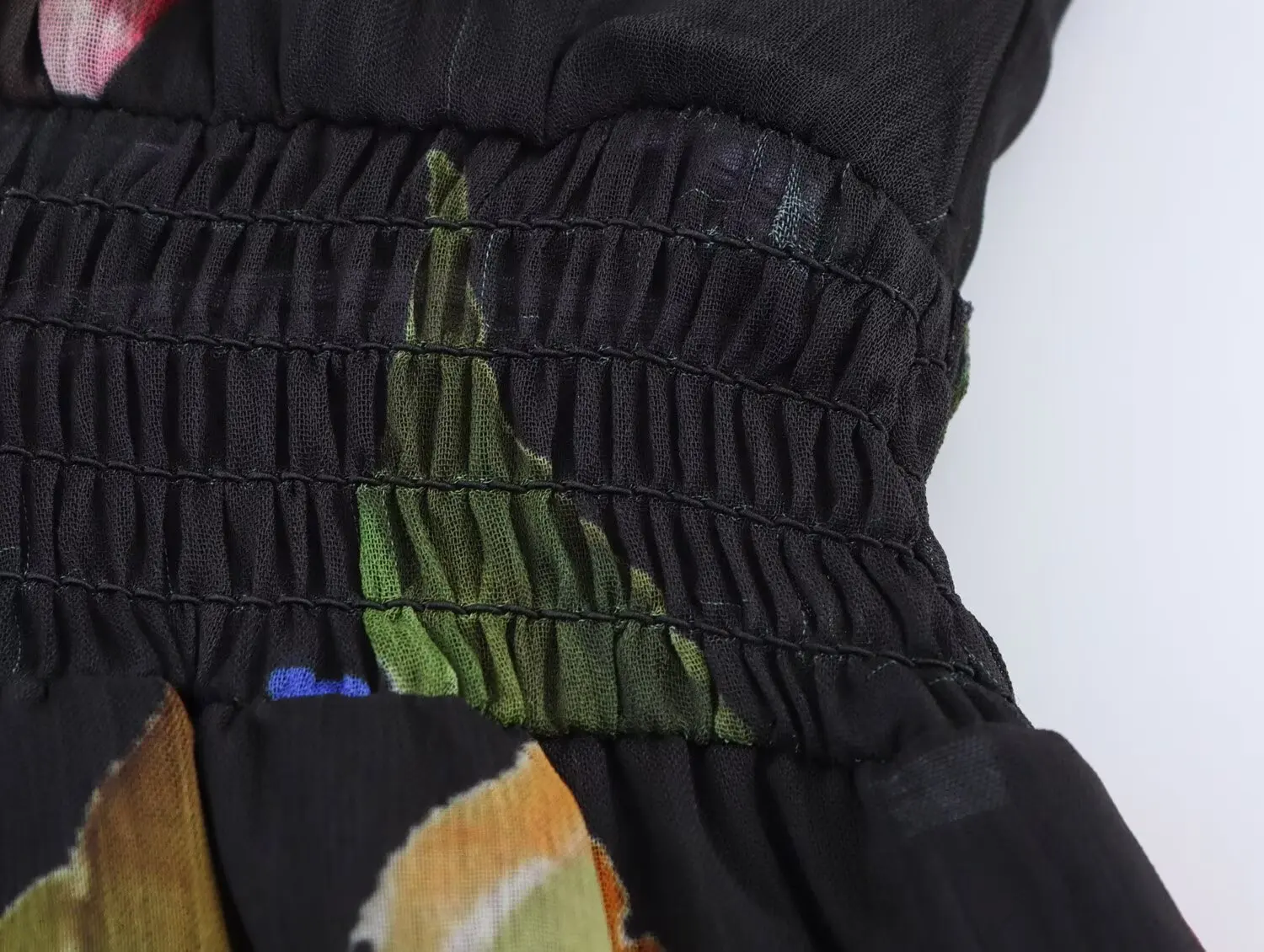 2025 Abito da donna primaverile in chiffon con stampa retrò con scollo a V in vita da spiaggia Abito lungo Boho Abiti femminili