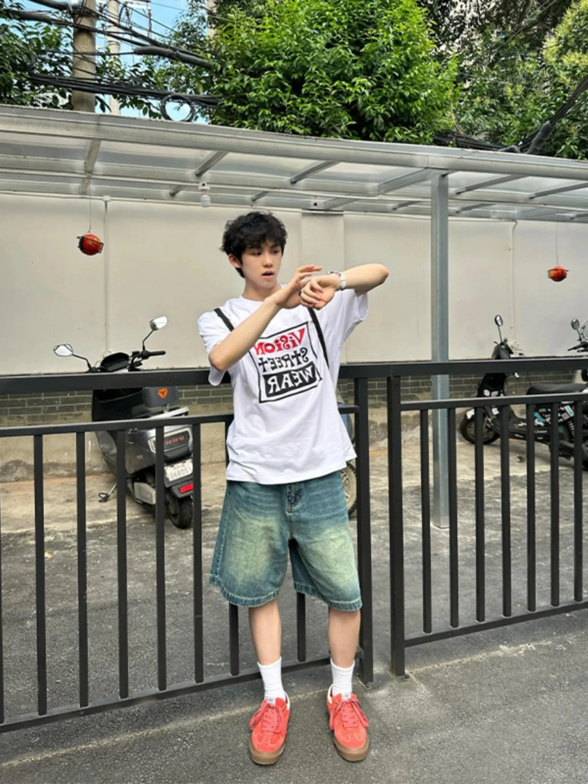 

Мужские летние тонкие джинсовые шорты в американском ретро-стиле, повседневные, для отдыха и спорта, с высокой талией, на молнии, с разрезами по бокам