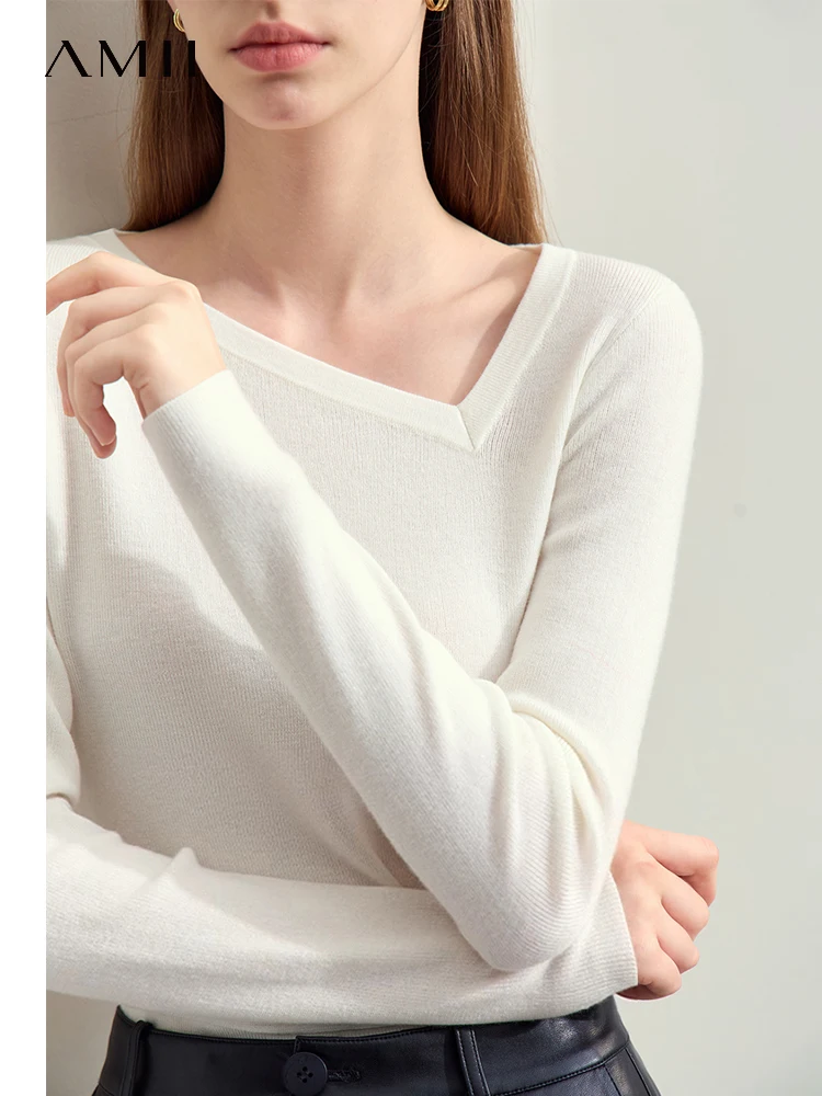 

Amii Minimalism Sweaters For Women 2024 Autumn New Simple Commuter Asymmetrical Diagonal V-neck Long Sleeve Slim Tops 12423001
