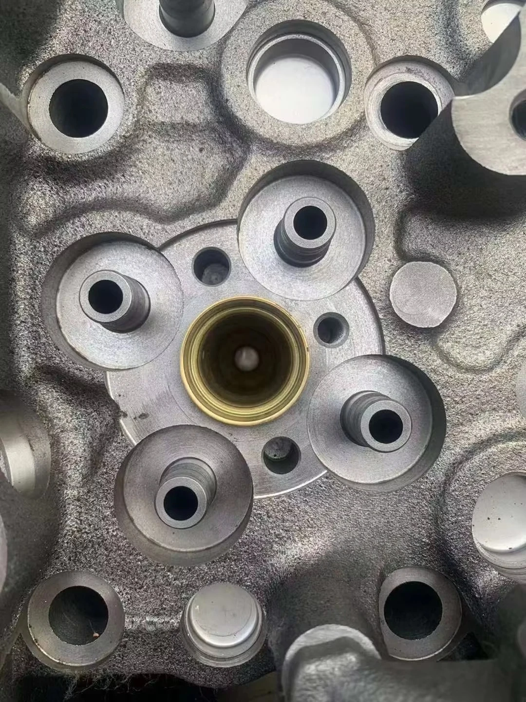 Guaranteed New Original 6HK1 Engine Parts Cylinder Head Cylinder Block  Engine Parts Engine Spare Parts 6HK1