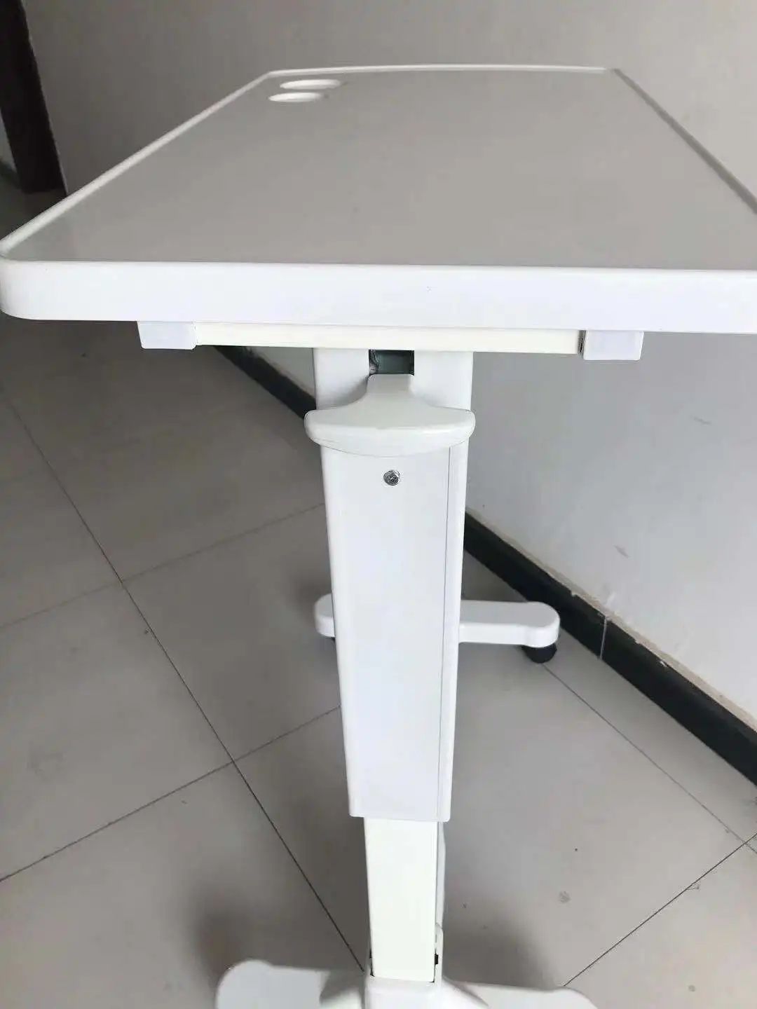 الشركات المصنعة رخيصة عالية الجودة طاولة متنقلة طبية مع عجلات طاولة السرير يمكن رفع مستشفى التمريض المنزل طاولة وجبة السرير #6