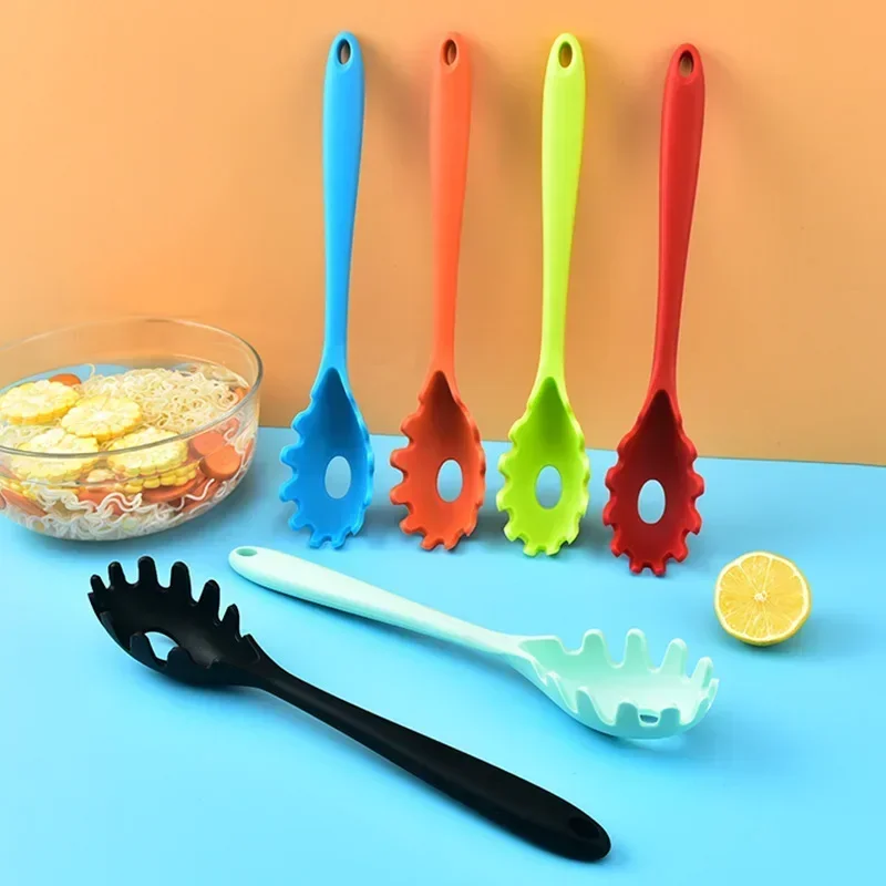 Cuchara de silicona para Pasta y Fideos, cuchara para Pasta, colador, tenedor para espagueti, cucharón con ranura, colador de drenaje de nailon, utensilio de cocina, 1 Uds.