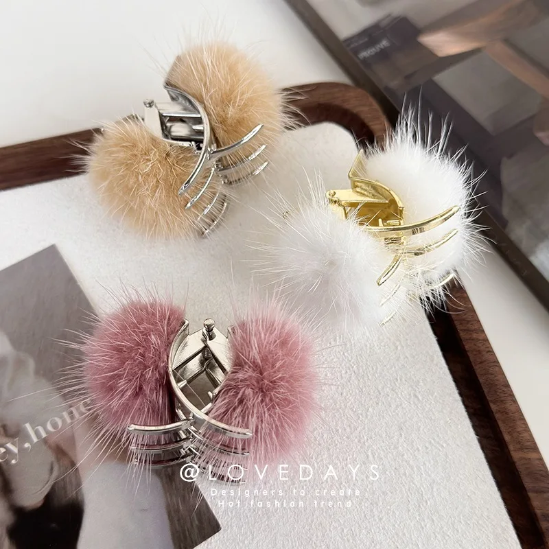 Winter New Plush Ball Metal Small Hair Claw High Ponytail Fixed Hairpin for Woman Girl Sweet Hair Clips Fashion Hair Accessories