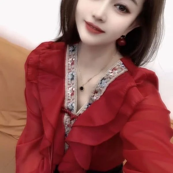

Elegant Red Lace Trim Base Shirt Women's Fashionable Versatile High-End Feel Summer New Style Age-Defying All-Season Top