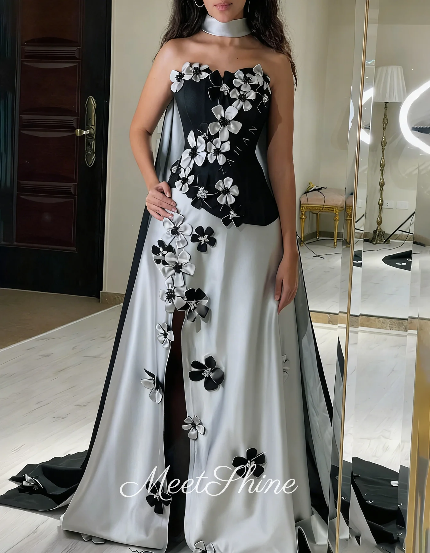 Vestidos de noche negros con abertura lateral, corte en A, flores 3D modernas, satén elegante con bufanda, vestidos formales sin tirantes para graduación personalizados