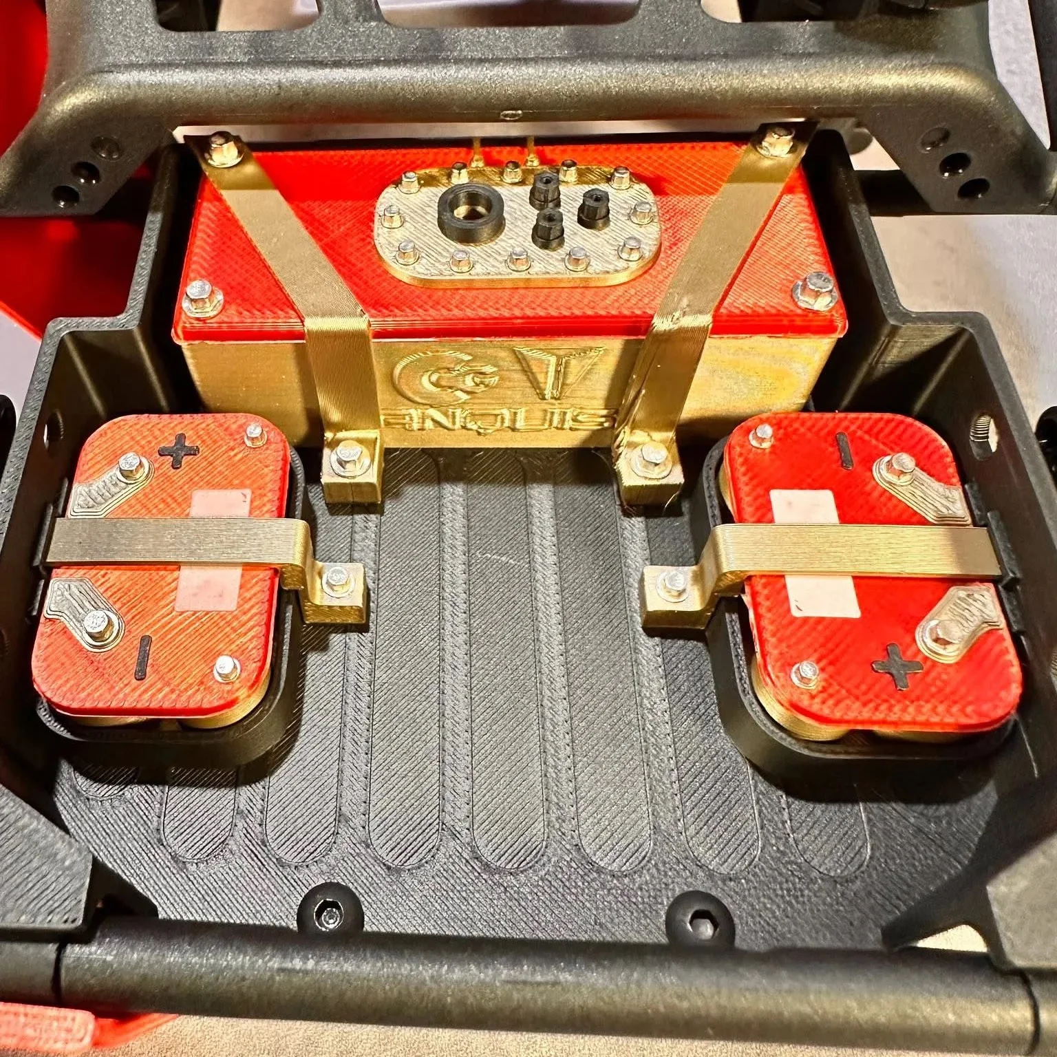 

Подходит для задних кроватей VANQUISH H10 OPTIC 1/10 с имитацией топливного бака и украшения аккумулятора.