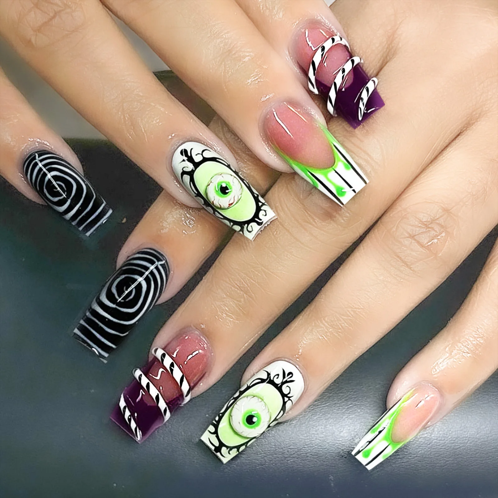 24 قطعة موضوع الهالوين الأظافر كاذبة الرعب مقلة العين ديكور دوامة شريط التدرج الأخضر النمط الفرنسي اضغط على الأظافر نعش أظافر وهمية