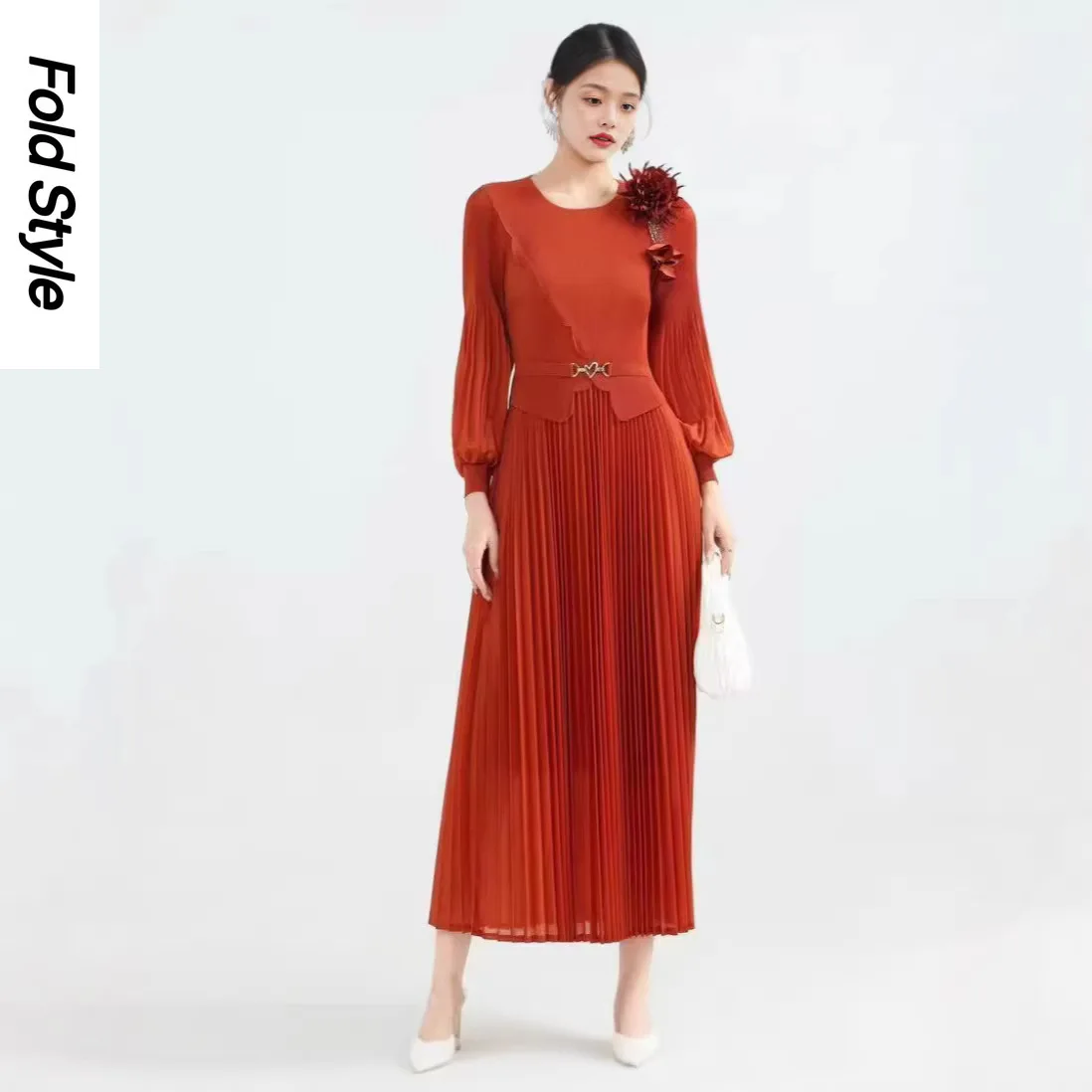 

Элегантное длинное платье Miyake: новая коллекция, модный свободный крой, объемные цветы, изысканный шик