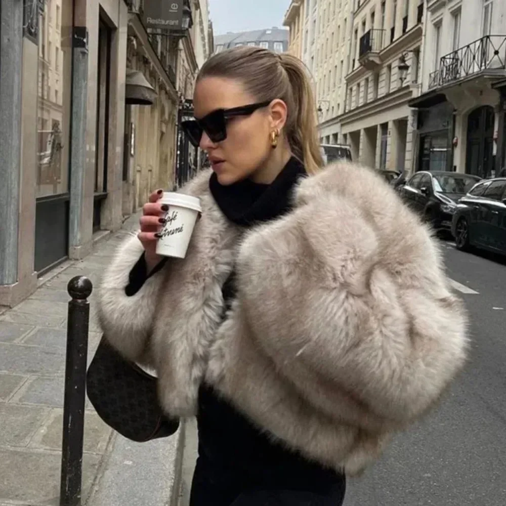 

Faux Fur Jacket Women Street Fashion Week Autumn Short Fur Coat Eco-friendly Gardient Cropped Winter Girls Fluffy Jacket
